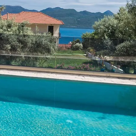 En Lefko Boutique Lägenhet